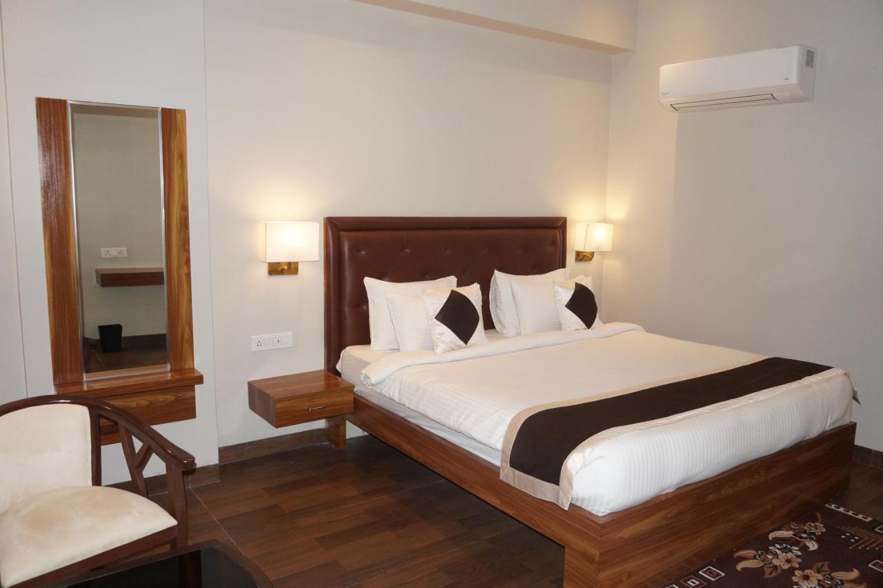 Neel Clarks Inn Express Agra  Exterior foto